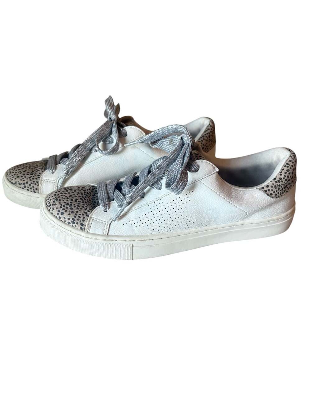 Universal Thread Women's White and Leopard Print Sneakers Size 9